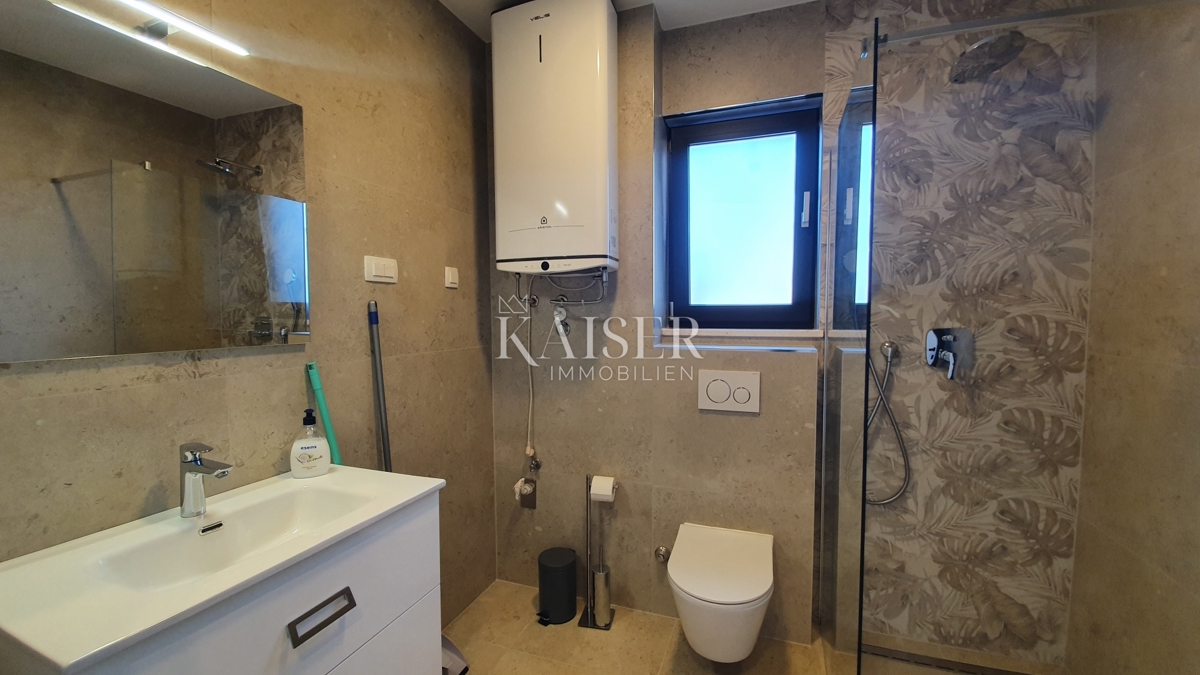 Istria - Parenzo, appartamento di lusso al piano terra a 500 m dal mare