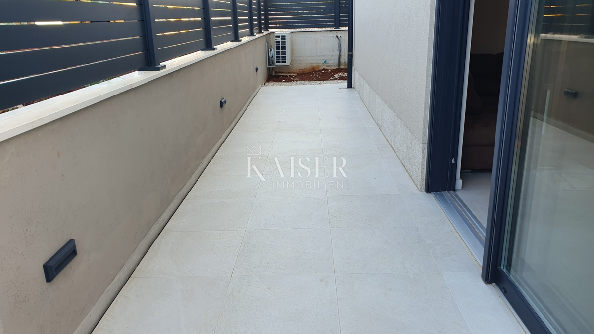 Istria - Parenzo, appartamento di lusso al piano terra a 500 m dal mare