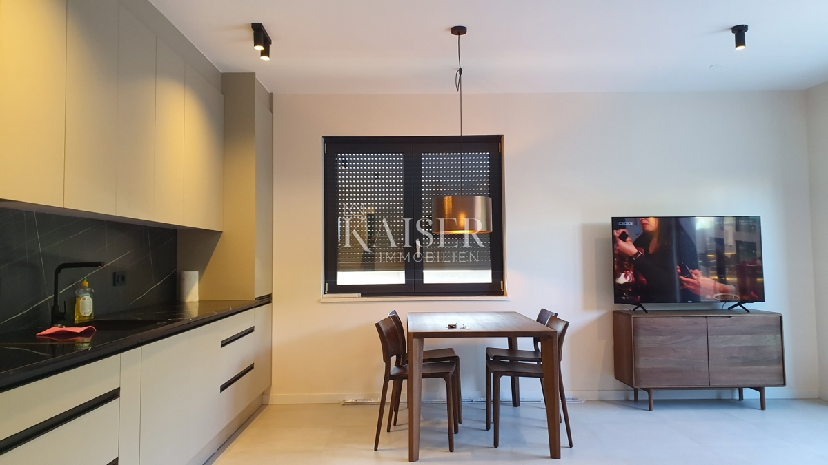 Istria - Parenzo, appartamento di lusso al piano terra a 500 m dal mare