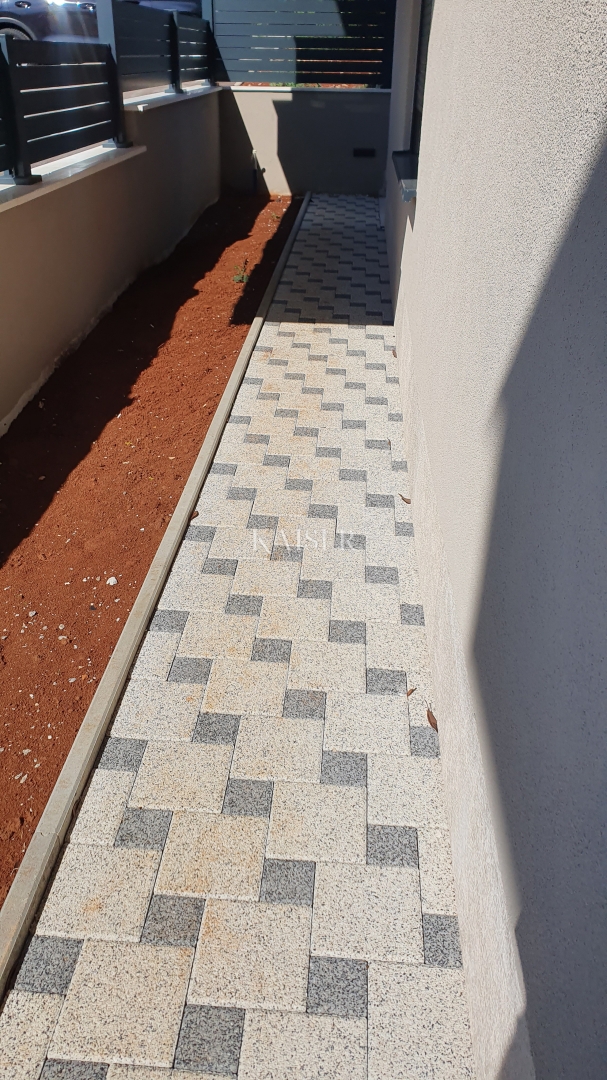 Istria - Parenzo, appartamento di lusso al piano terra a 500 m dal mare