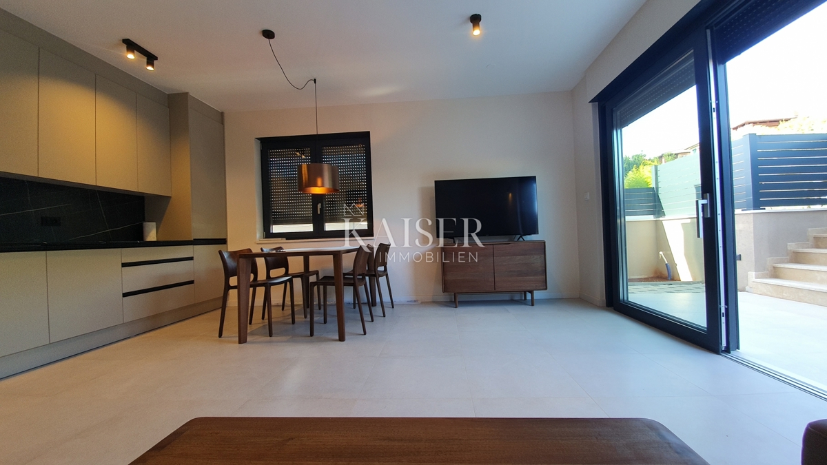 Istria - Parenzo, appartamento di lusso al piano terra a 500 m dal mare