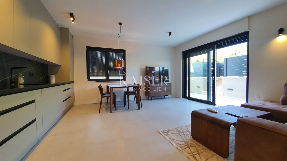 Istria - Parenzo, appartamento di lusso al piano terra a 500 m dal mare