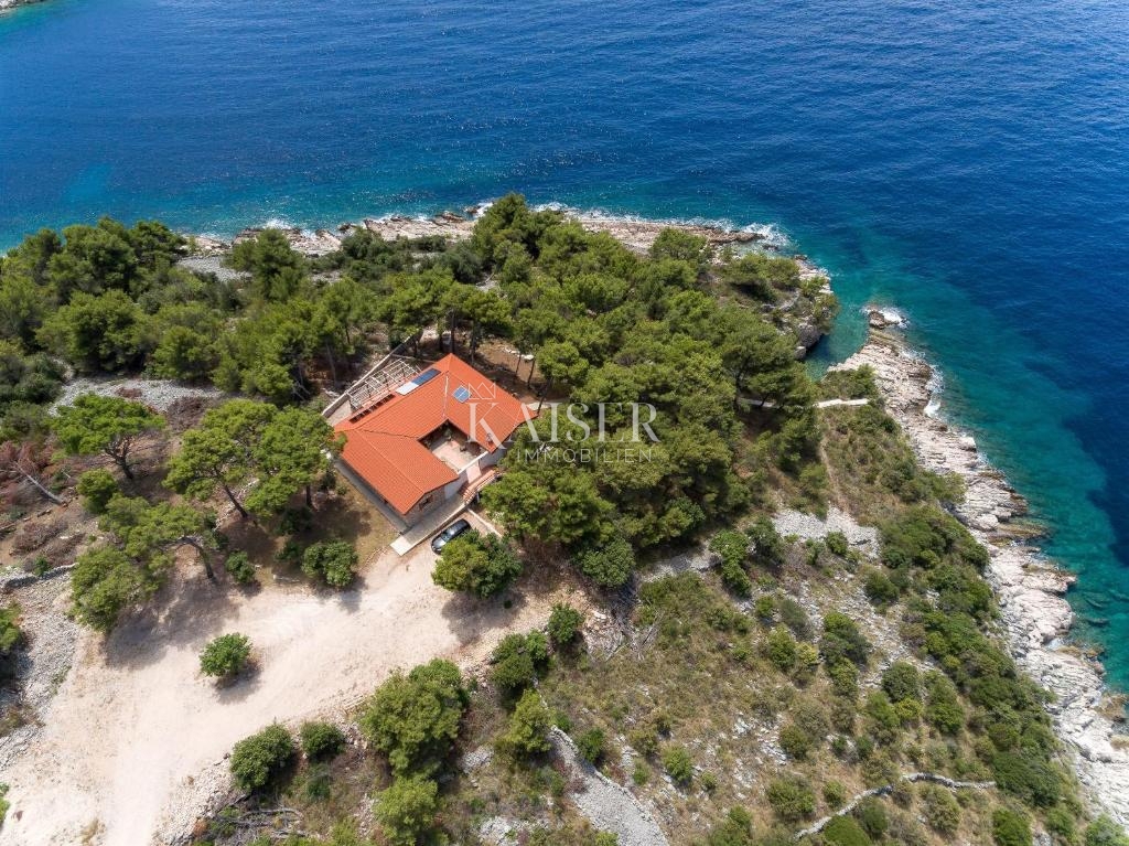 Spalato, Drvenik - Lussuosa villa in pietra, 8700 m2, prima fila al mare