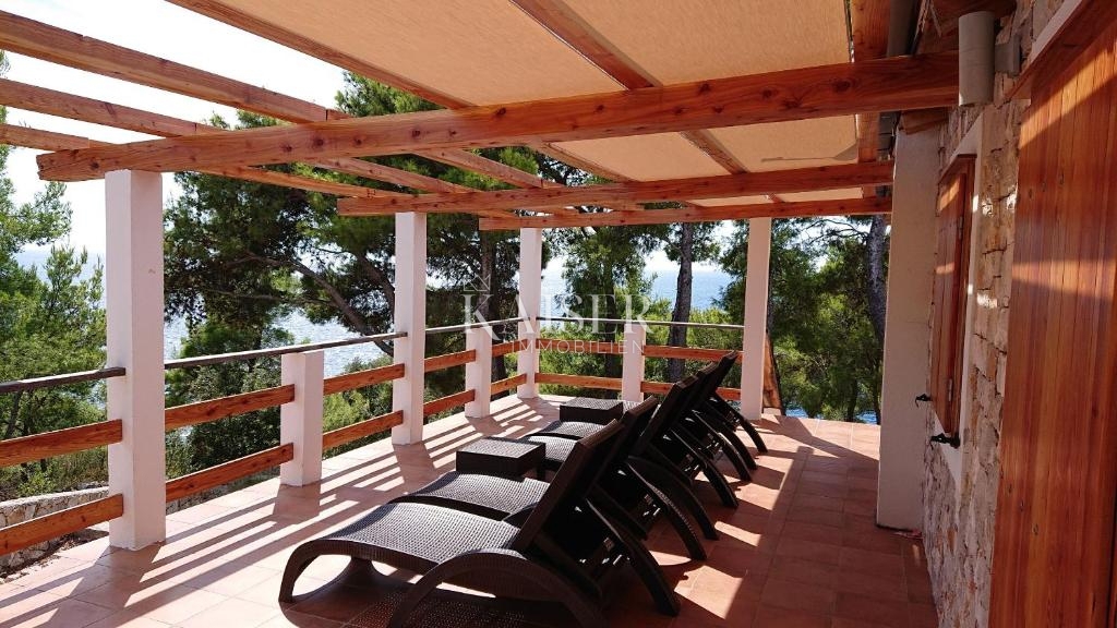 Spalato, Drvenik - Lussuosa villa in pietra, 8700 m2, prima fila al mare