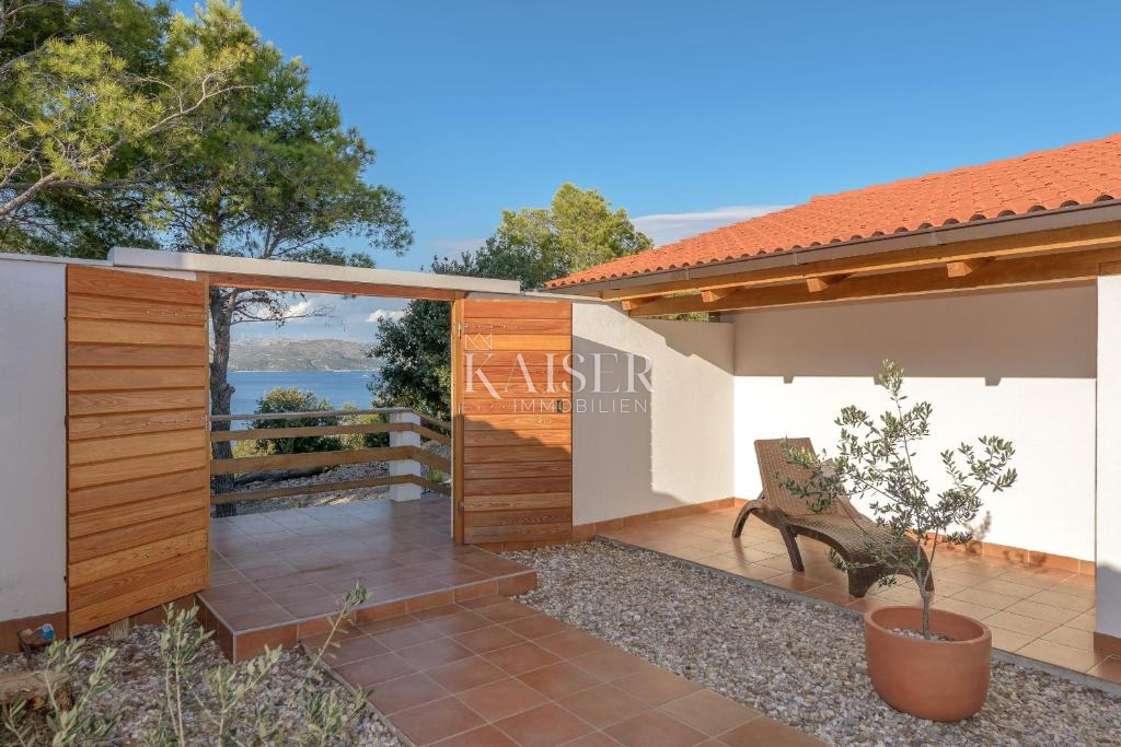 Spalato, Drvenik - Lussuosa villa in pietra, 8700 m2, prima fila al mare