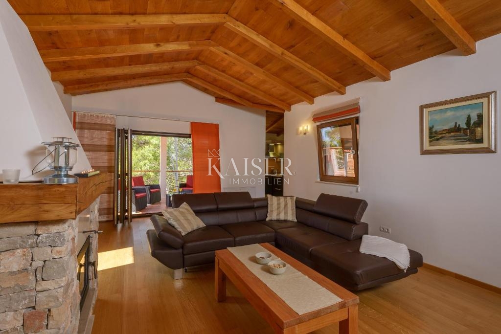 Spalato, Drvenik - Lussuosa villa in pietra, 8700 m2, prima fila al mare