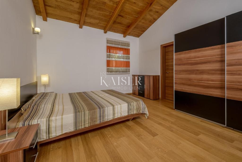 Spalato, Drvenik - Lussuosa villa in pietra, 8700 m2, prima fila al mare