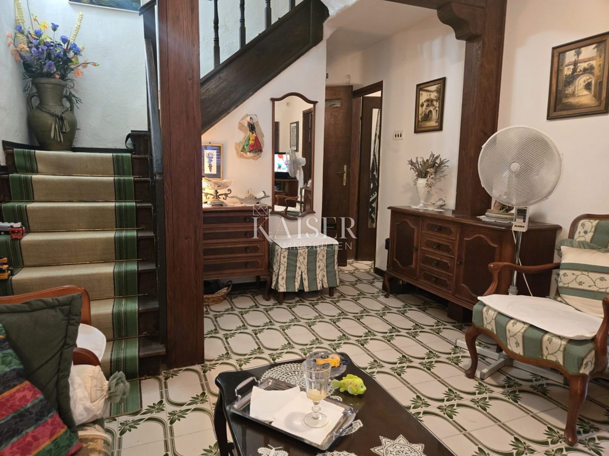 Zara, Pag - casa in pietra nel cuore di Pag vicino alla piazza, a pochi passi dalla spiaggia sabbiosa