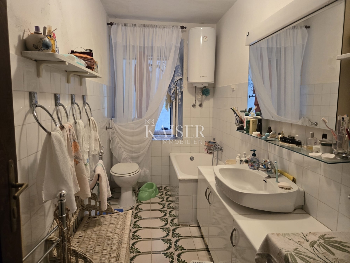 Zara, Pag - casa in pietra nel cuore di Pag vicino alla piazza, a pochi passi dalla spiaggia sabbiosa