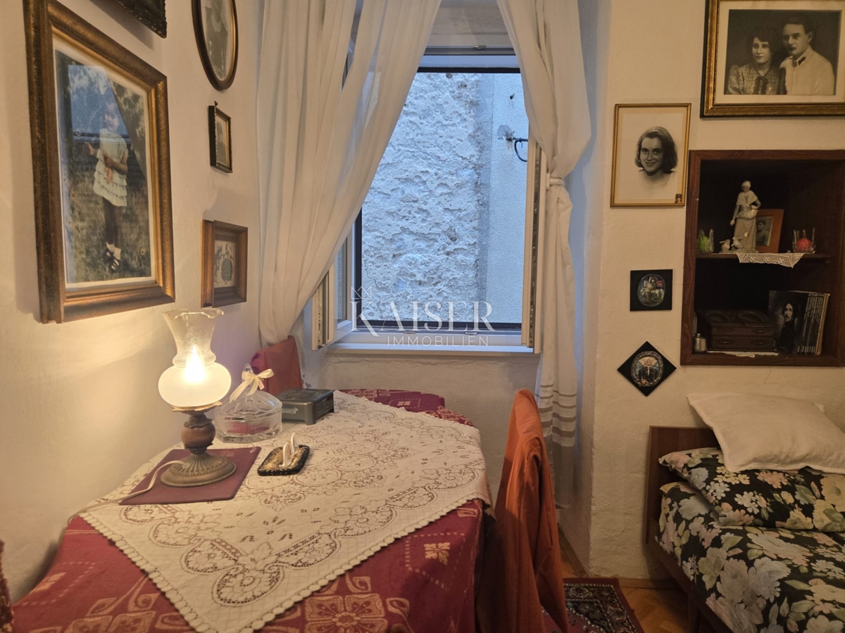 Zara, Pag - casa in pietra nel cuore di Pag vicino alla piazza, a pochi passi dalla spiaggia sabbiosa