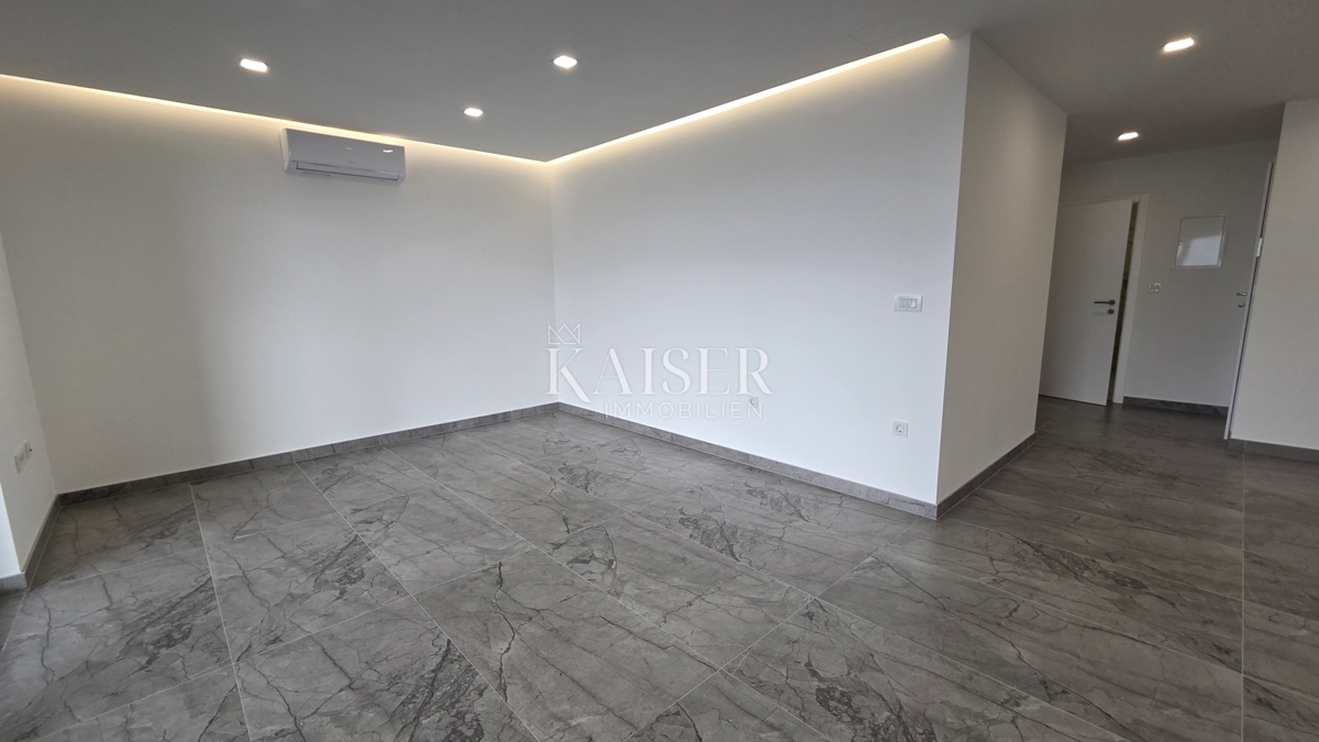 Crikvenica - appartamento, 2 camere da letto + soggiorno, nuovo edificio con vista, terrazza e parcheggio