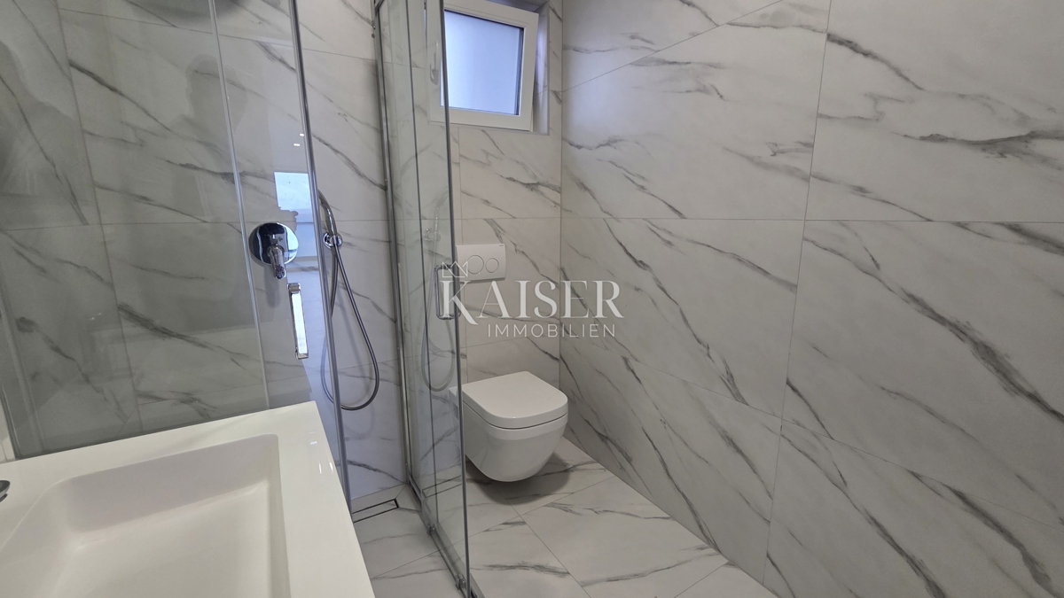 Crikvenica - appartamento, 2 camere da letto + soggiorno, nuovo edificio con vista, terrazza e parcheggio