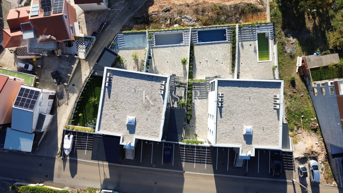 Crikvenica - appartamento, 2 camere da letto + soggiorno, nuovo edificio con vista, terrazza e parcheggio