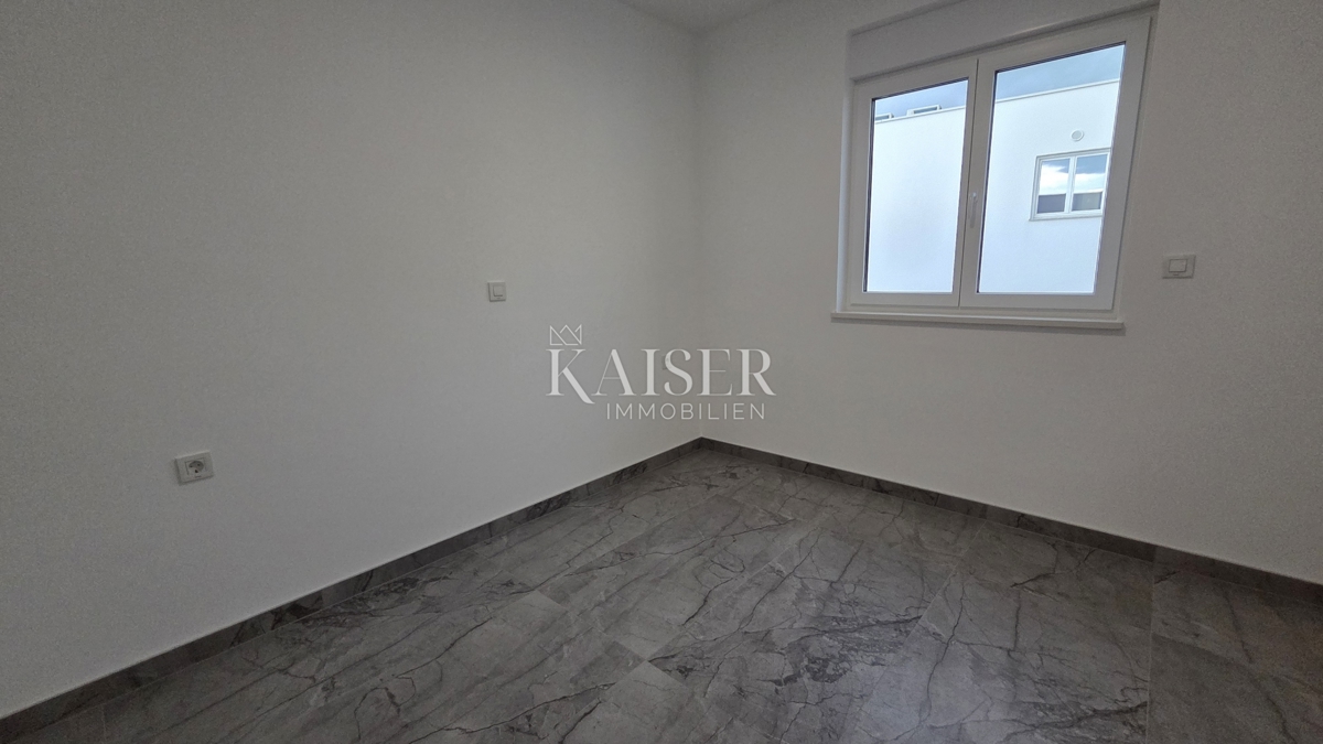 Crikvenica - appartamento, 2 camere da letto + soggiorno, nuovo edificio con vista, terrazza e parcheggio