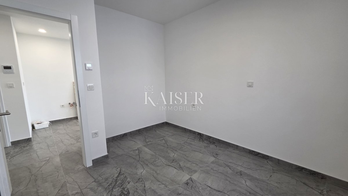 Crikvenica - appartamento, 2 camere da letto + soggiorno, nuovo edificio con vista, terrazza e parcheggio