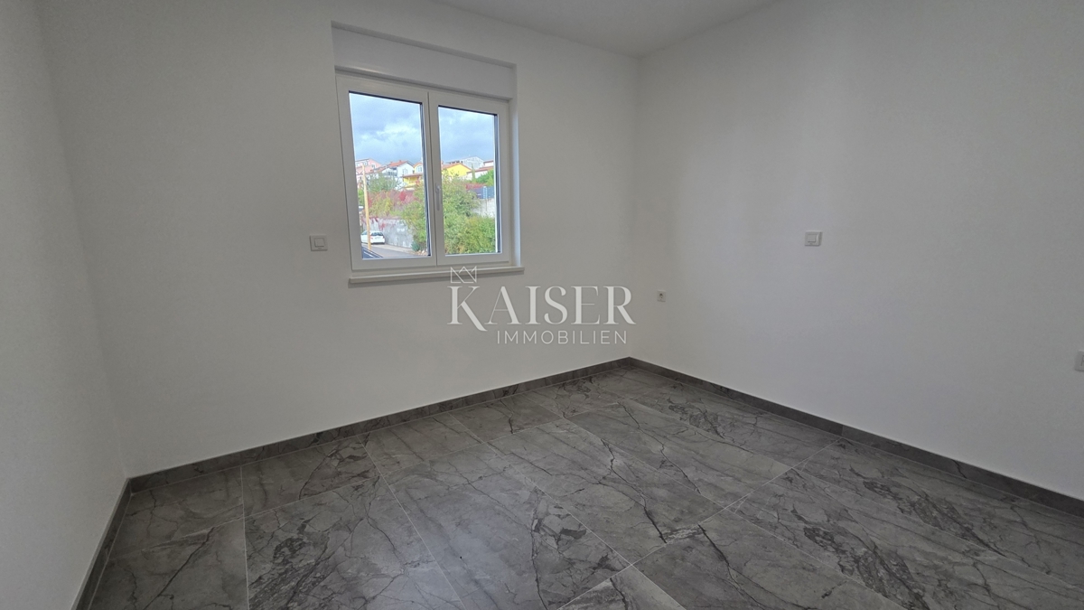 Crikvenica - appartamento, 2 camere da letto + soggiorno, nuovo edificio con vista, terrazza e parcheggio