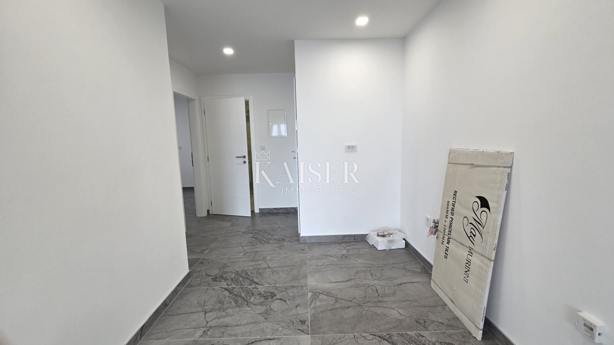 Crikvenica - appartamento, 2 camere da letto + soggiorno, nuovo edificio con vista, terrazza e parcheggio