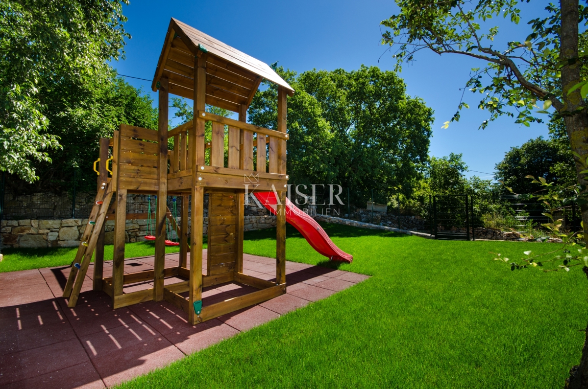 Istria, zona di Rovigno - affascinante casa in pietra di 170m2 con piscina