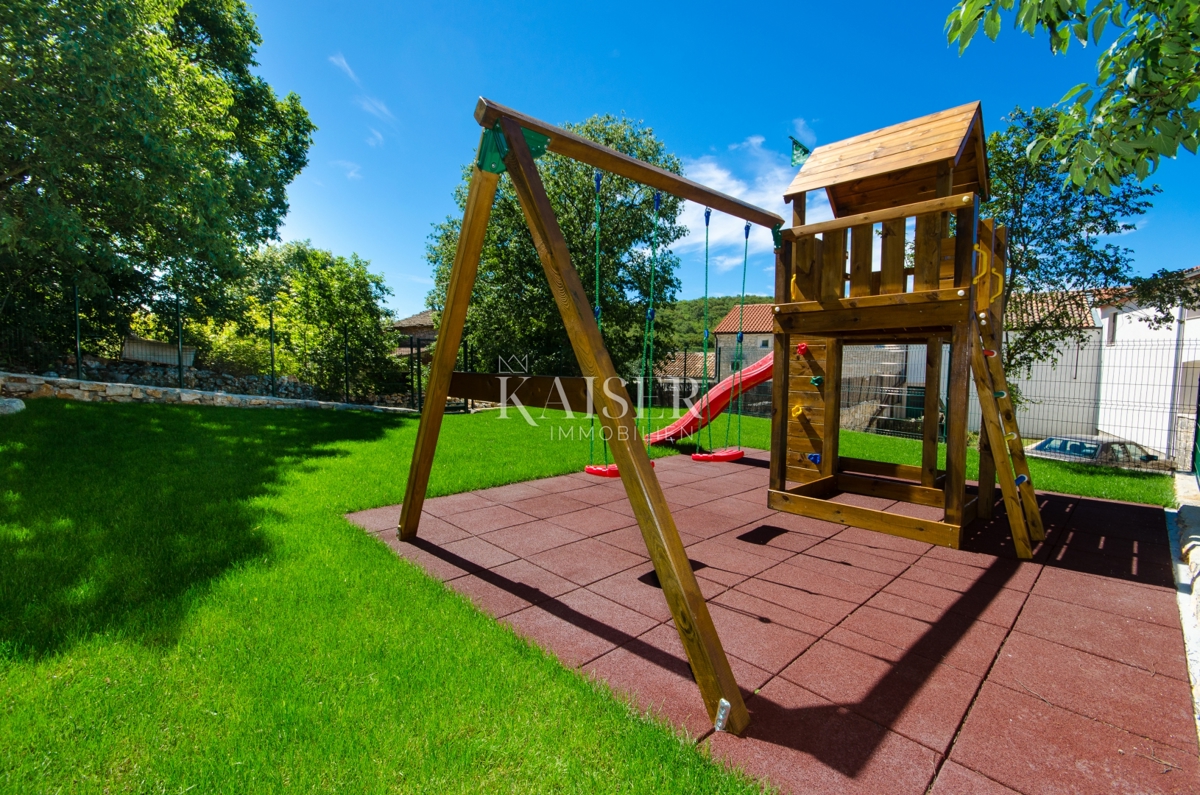 Istria, zona di Rovigno - affascinante casa in pietra di 170m2 con piscina