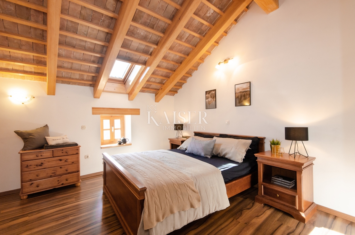 Istria, zona di Rovigno - affascinante casa in pietra di 170m2 con piscina