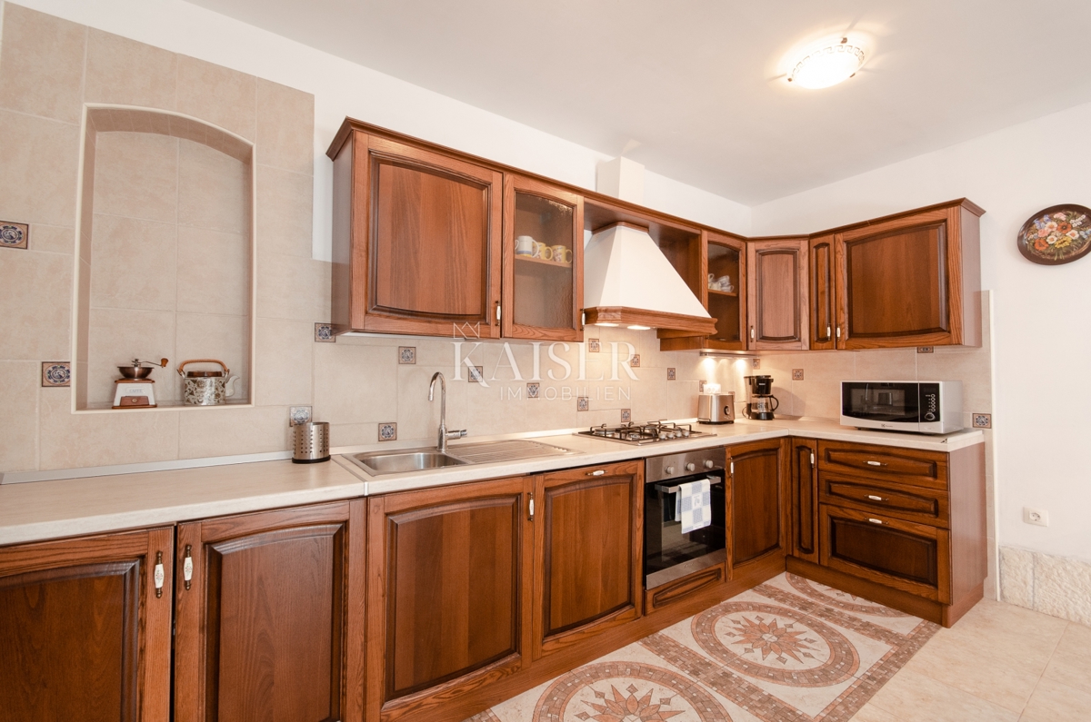 Istria, zona di Rovigno - affascinante casa in pietra di 170m2 con piscina