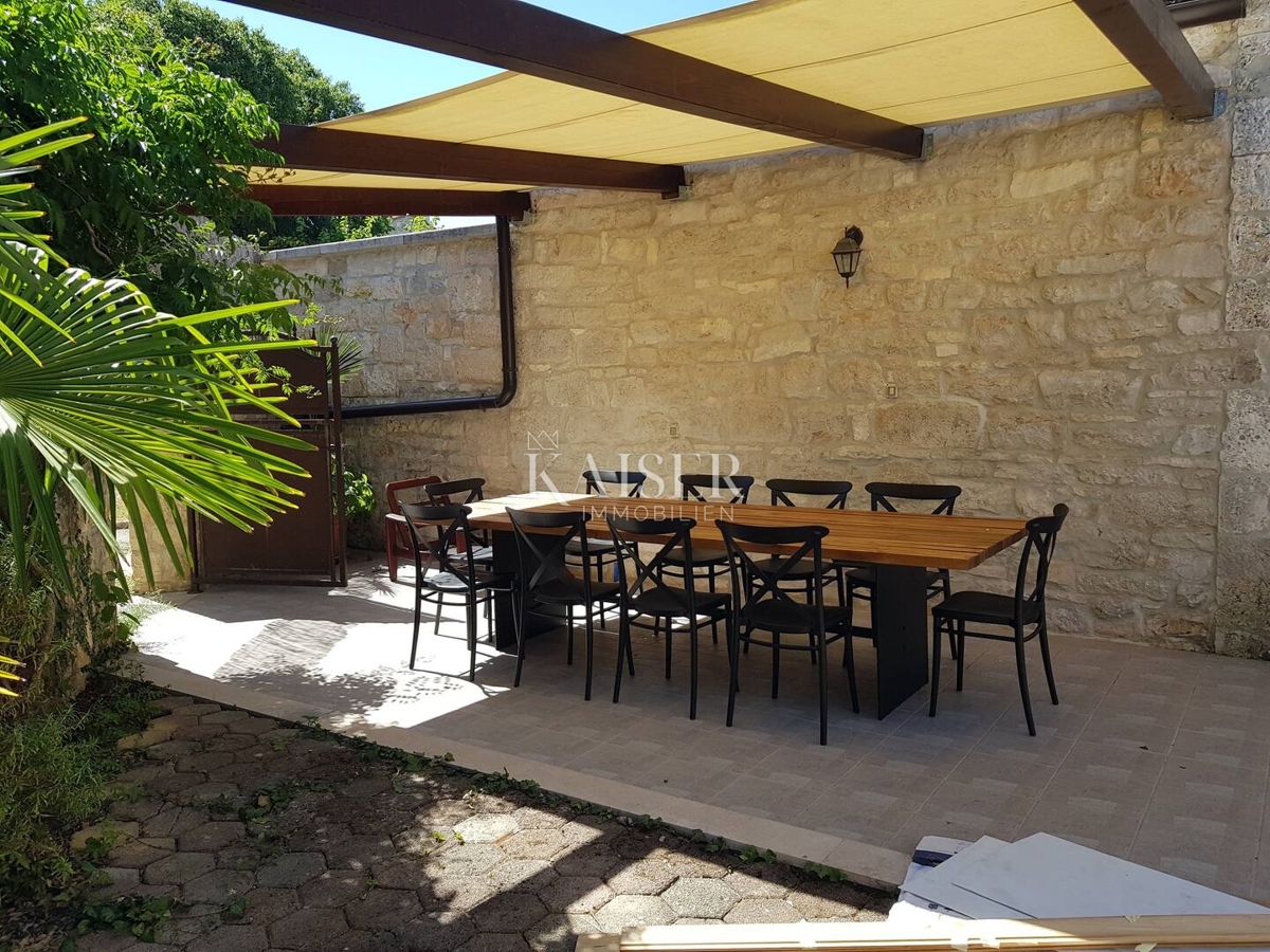 Istria, zona di Rovigno - affascinante casa in pietra di 170m2 con piscina