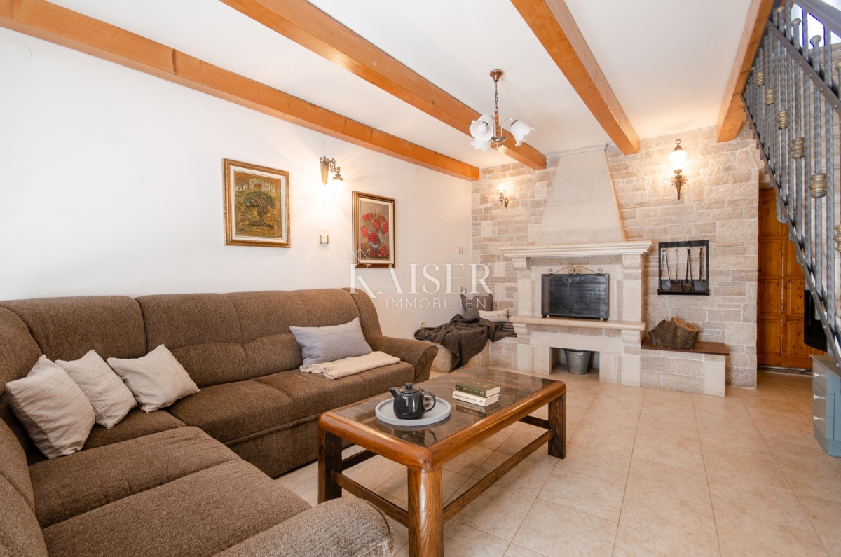 Istria, zona di Rovigno - affascinante casa in pietra di 170m2 con piscina