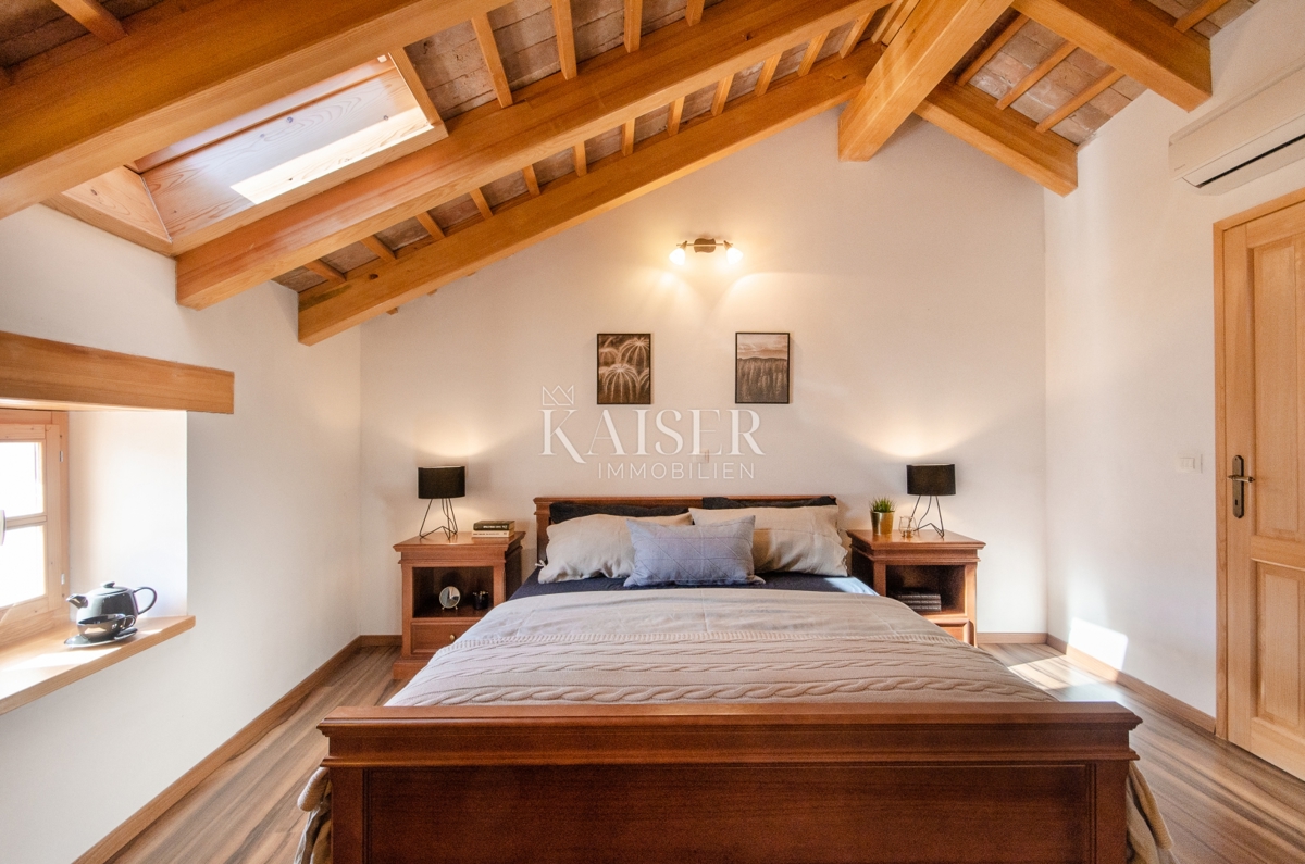 Istria, zona di Rovigno - affascinante casa in pietra di 170m2 con piscina