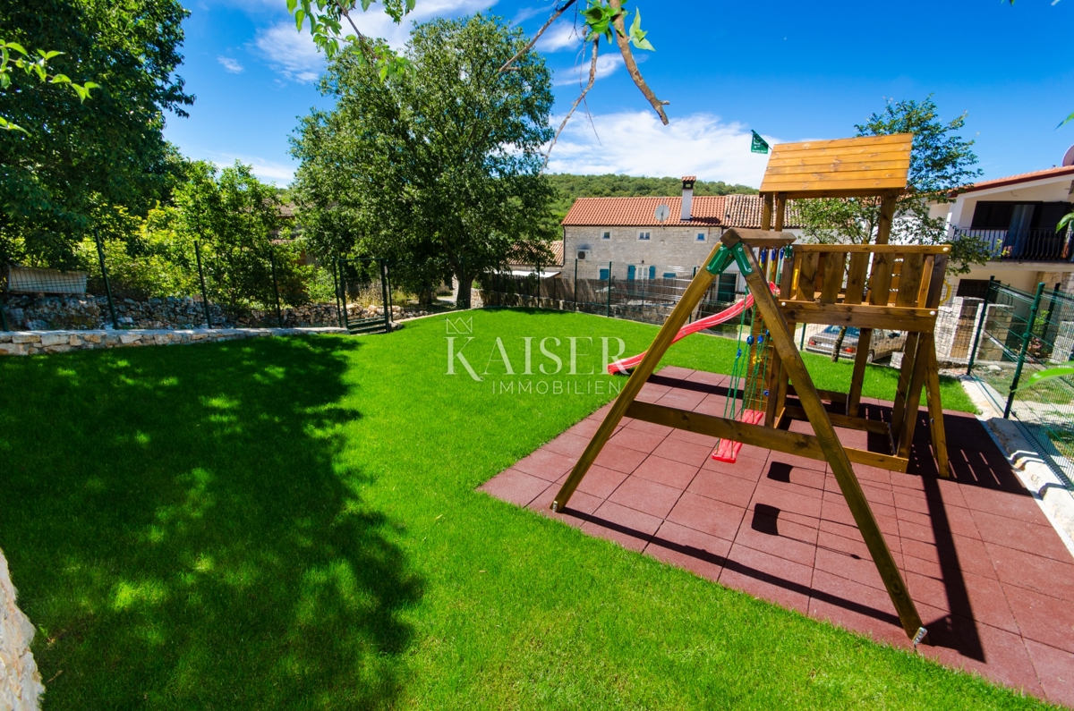 Istria, zona di Rovigno - affascinante casa in pietra di 170m2 con piscina
