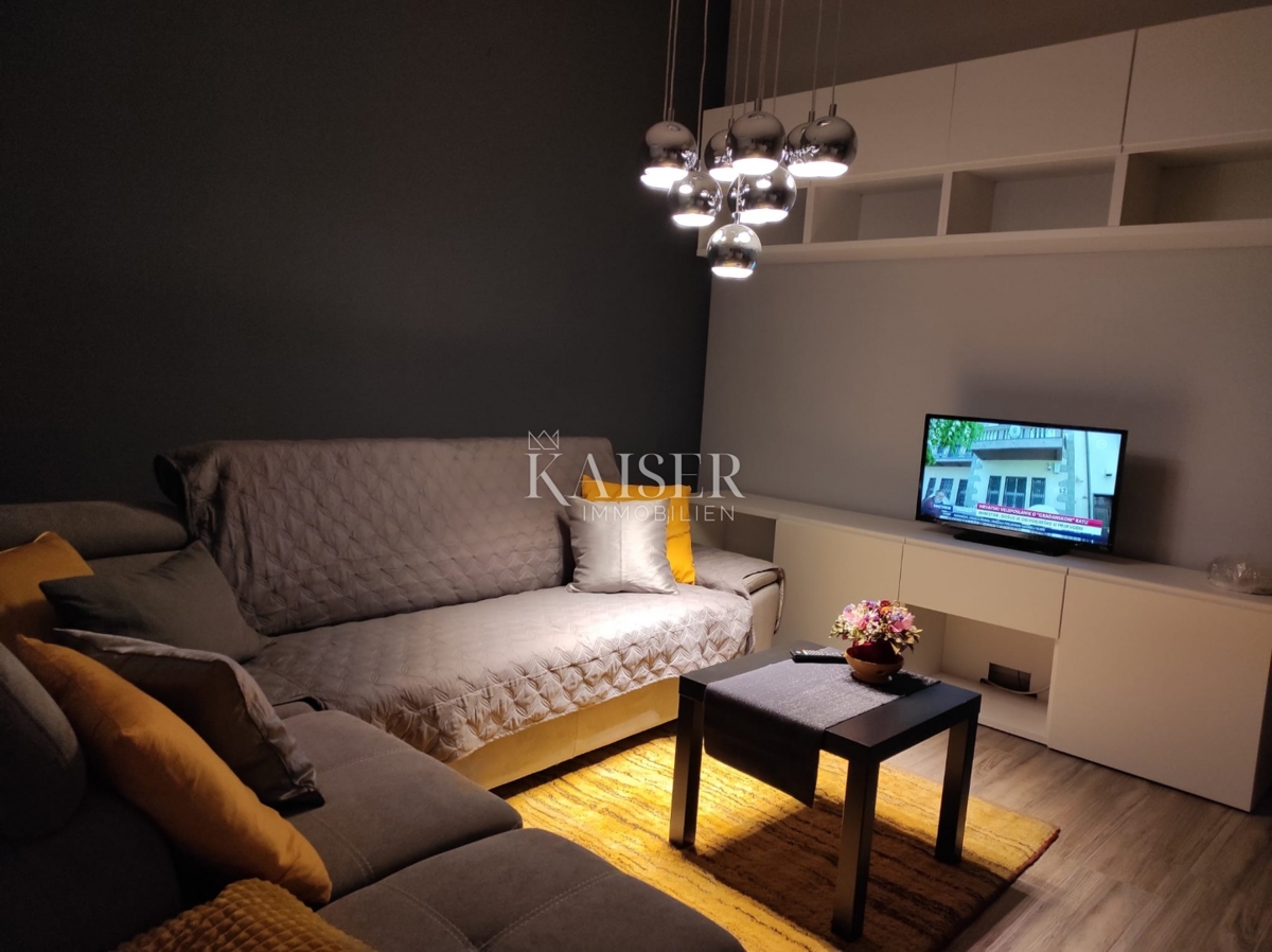 Novi Vinodolski - Appartamento con 2 camere da letto + soggiorno nel centro città con parcheggio