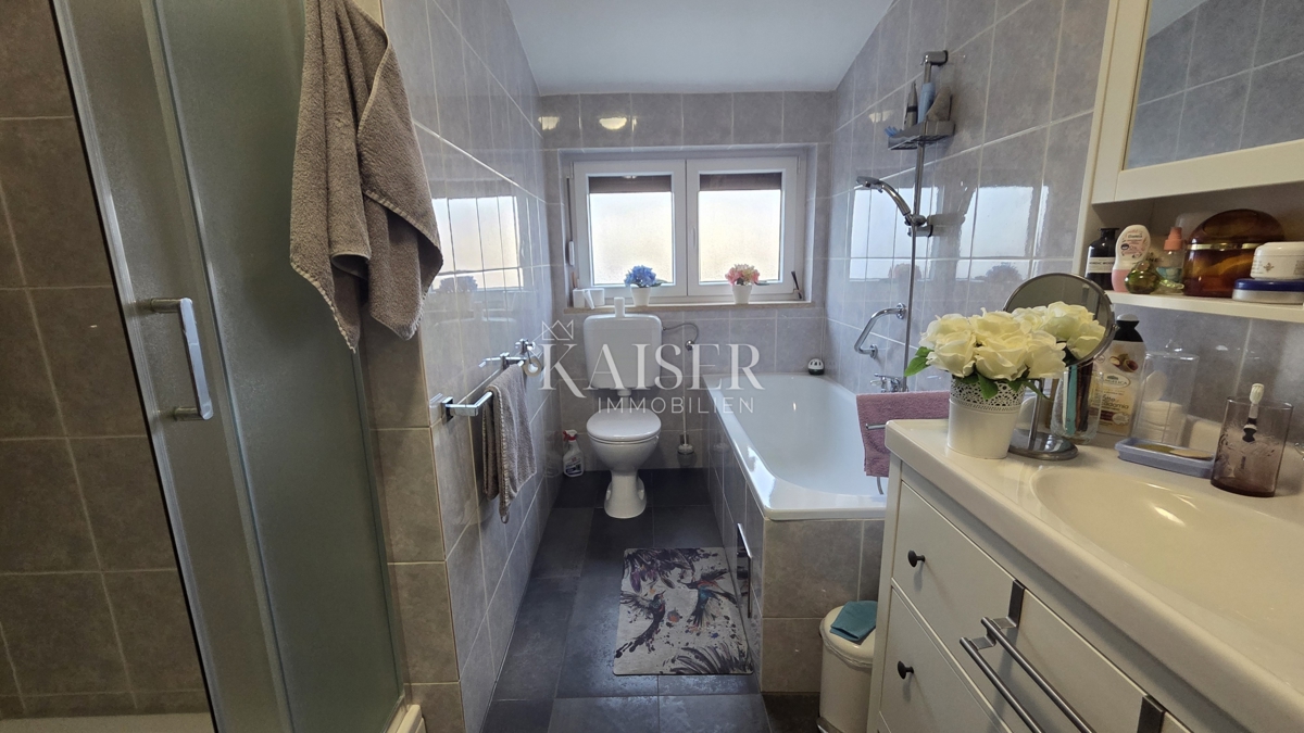 Novi Vinodolski - Appartamento con 2 camere da letto + soggiorno nel centro città con parcheggio