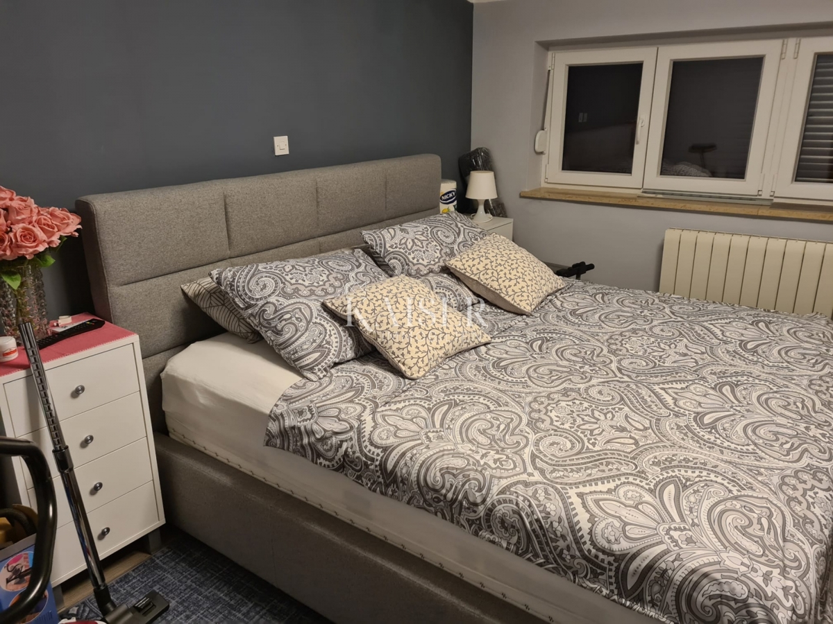 Novi Vinodolski - Appartamento con 2 camere da letto + soggiorno nel centro città con parcheggio