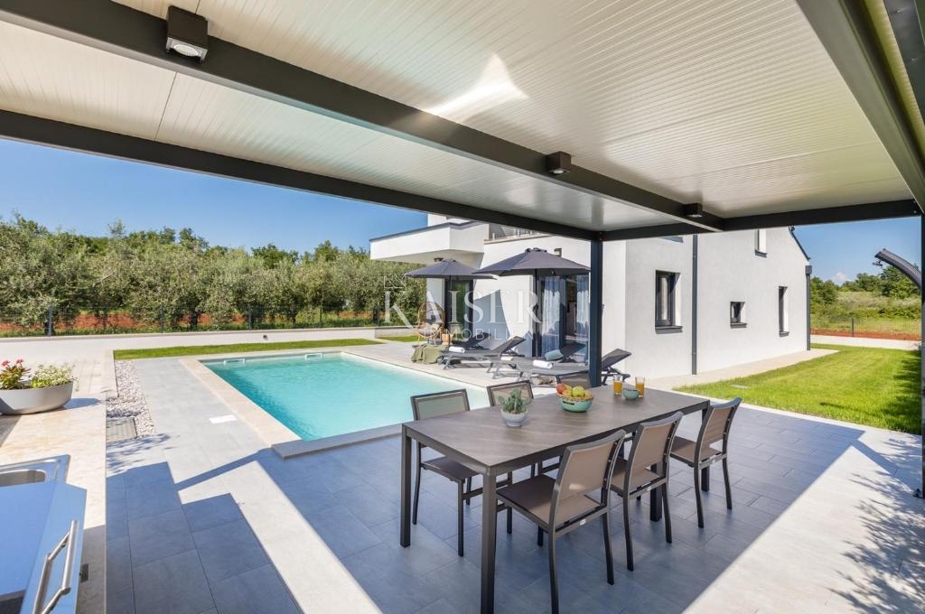 Istria, Parenzo, villa con piscina e vista mare