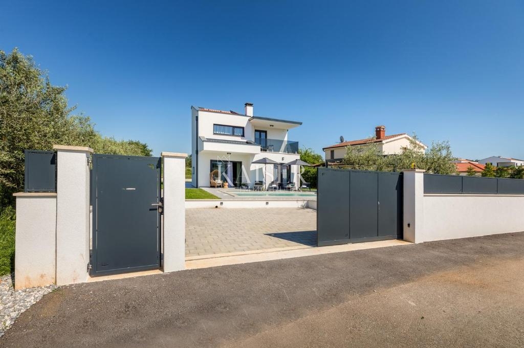 Istria, Parenzo, villa con piscina e vista mare