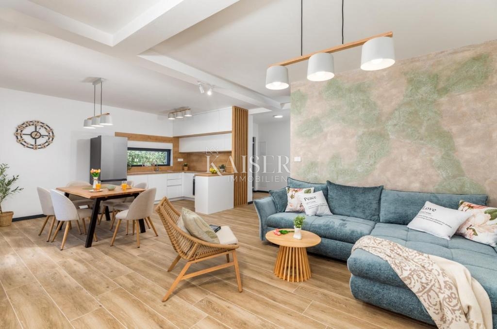 Istria, Parenzo, villa con piscina e vista mare