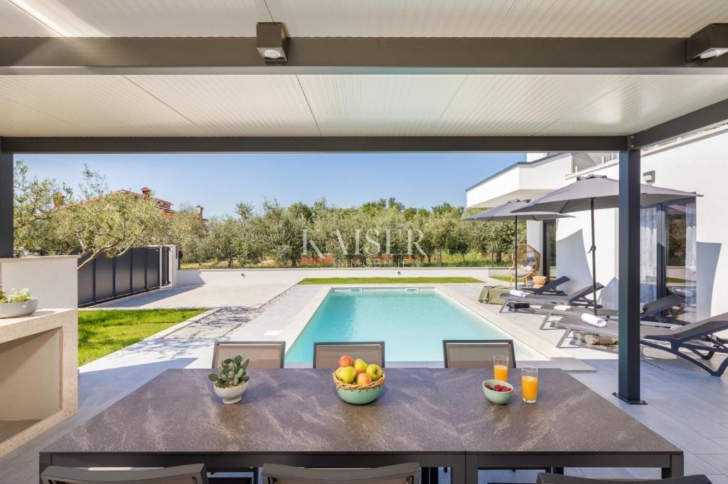 Istria, Parenzo, villa con piscina e vista mare