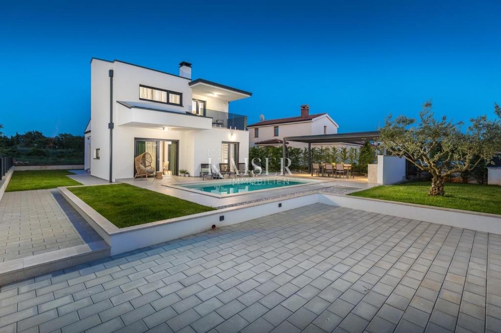 Istria, Parenzo, villa con piscina e vista mare