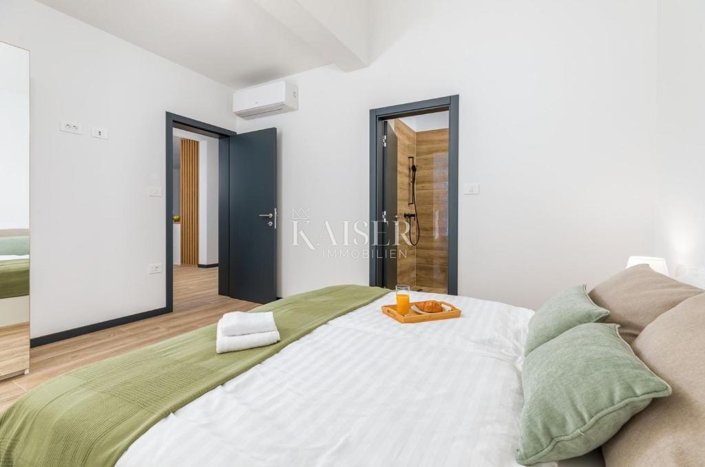 Istria, Parenzo, villa con piscina e vista mare