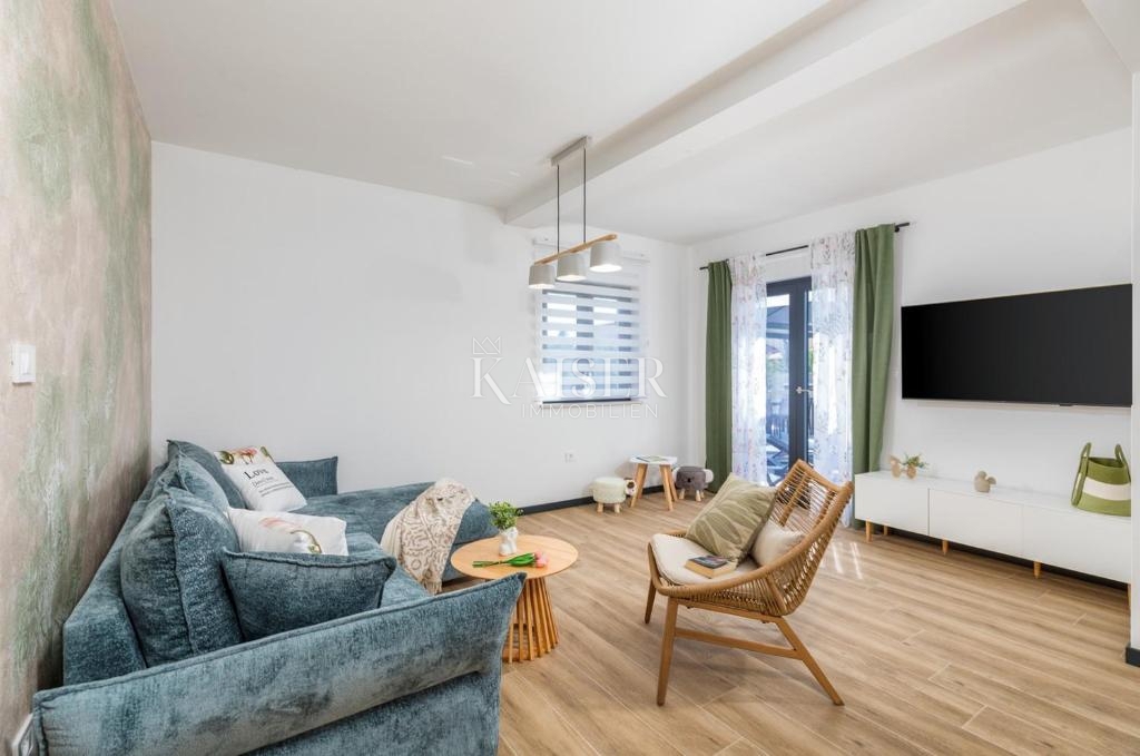 Istria, Parenzo, villa con piscina e vista mare