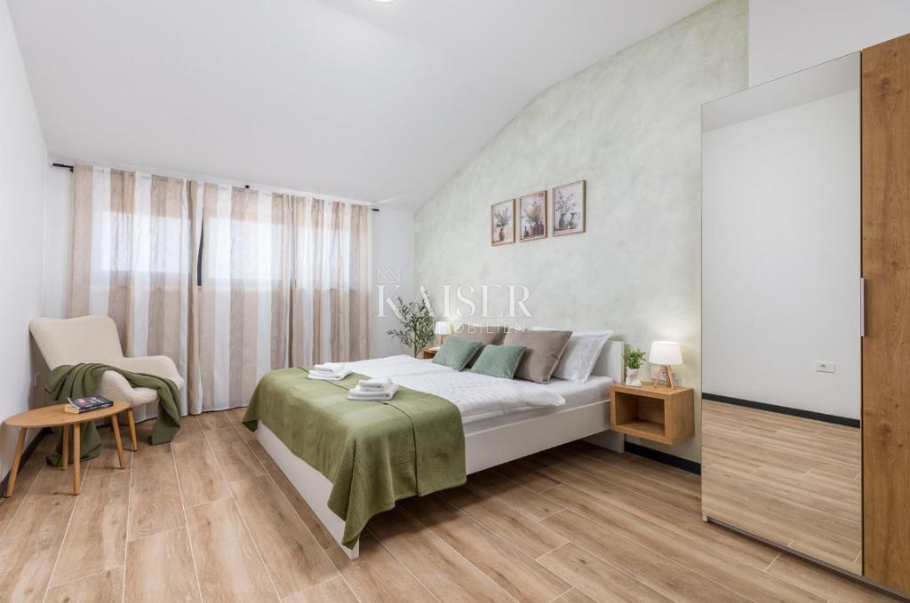 Istria, Parenzo, villa con piscina e vista mare