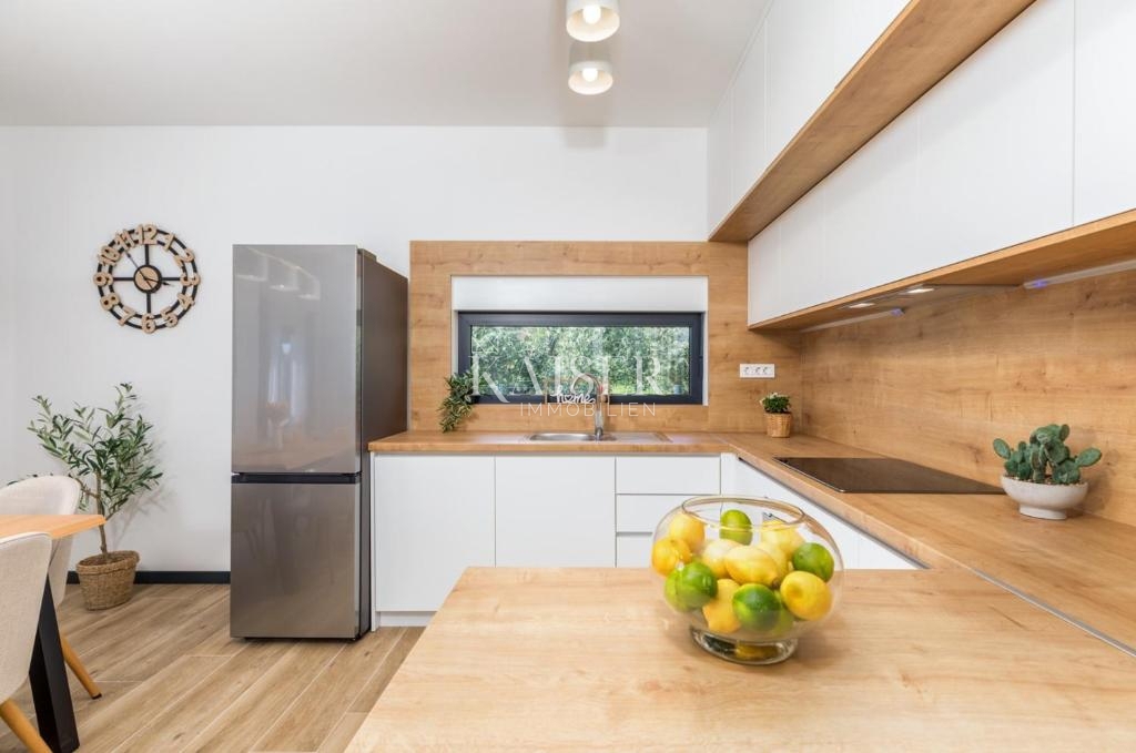 Istria, Parenzo, villa con piscina e vista mare