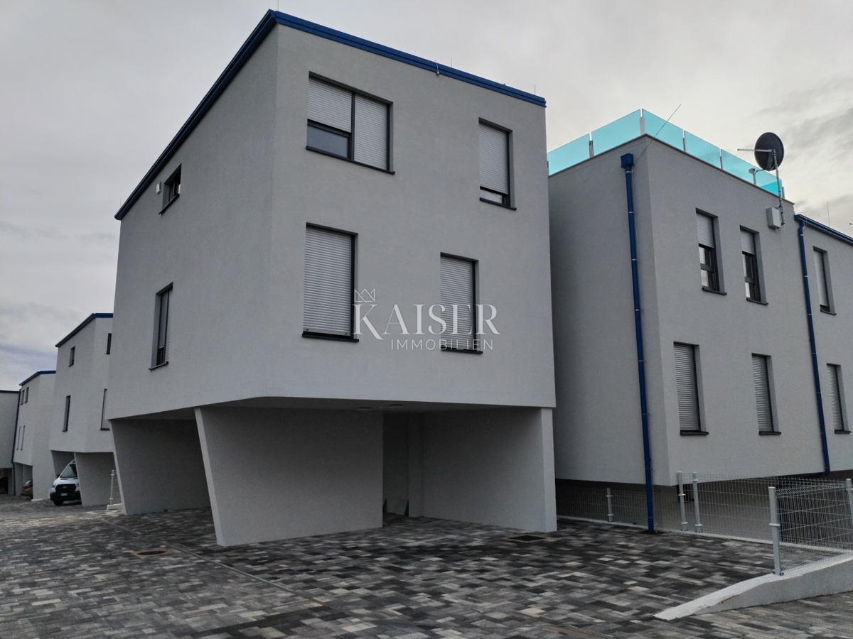 Istria, zona Umago, appartamento 66m2 a 300m dal mare