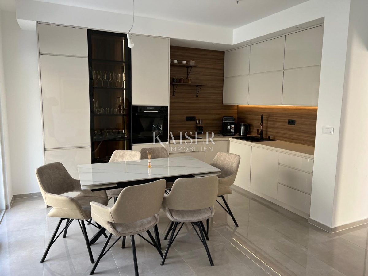 Srima, Vodice - Moderna casa a tre piani (S1) con vista mare