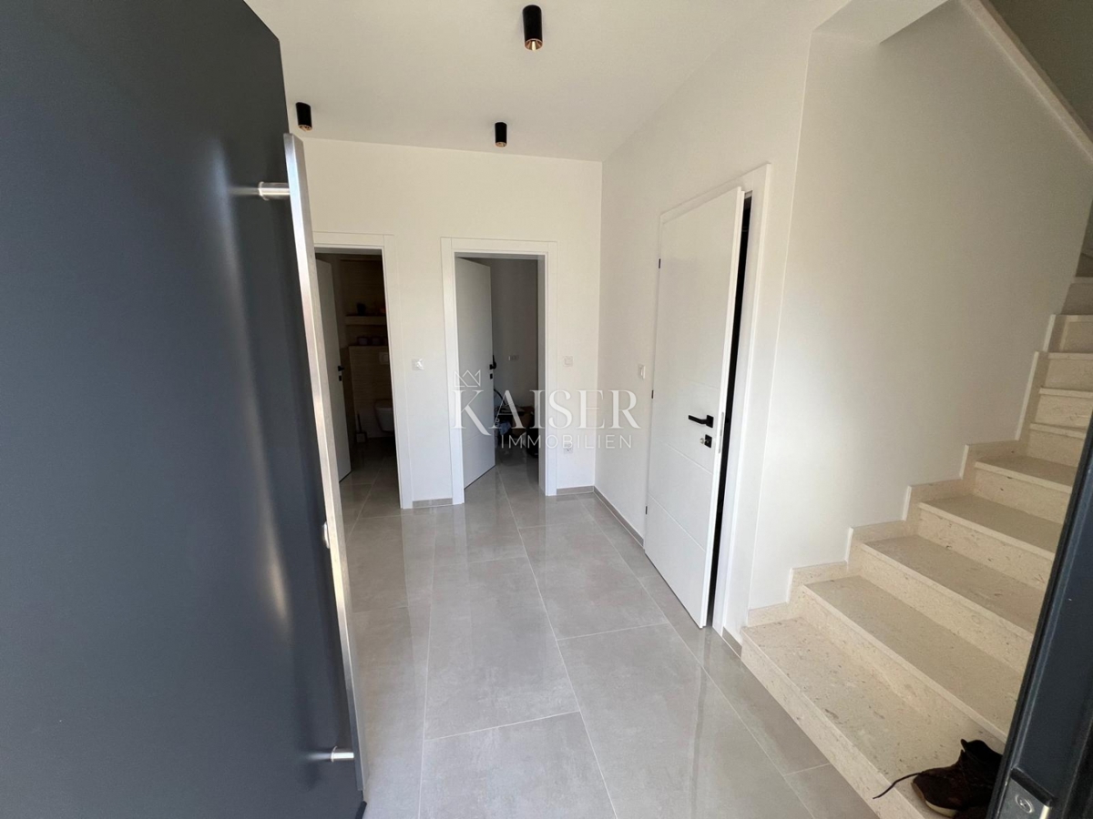 Srima, Vodice - Moderna casa a tre piani (S1) con vista mare