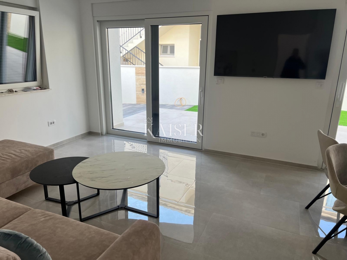 Srima, Vodice - Moderna casa a tre piani (S1) con vista mare