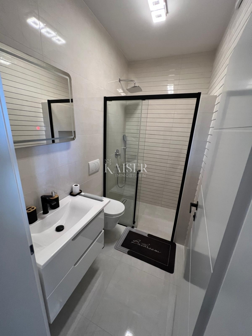 Srima, Vodice - Moderna casa a tre piani (S1) con vista mare