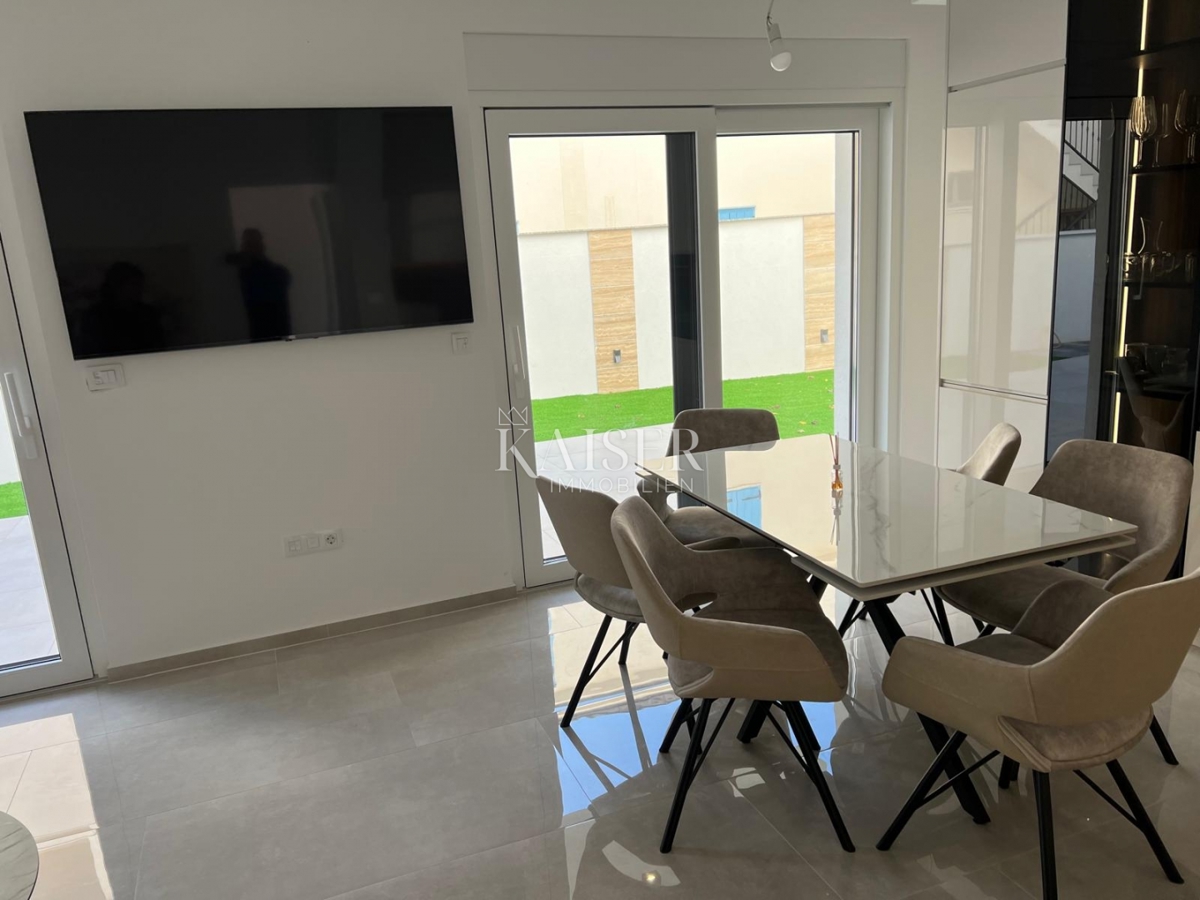 Srima, Vodice - Moderna casa a tre piani (S1) con vista mare