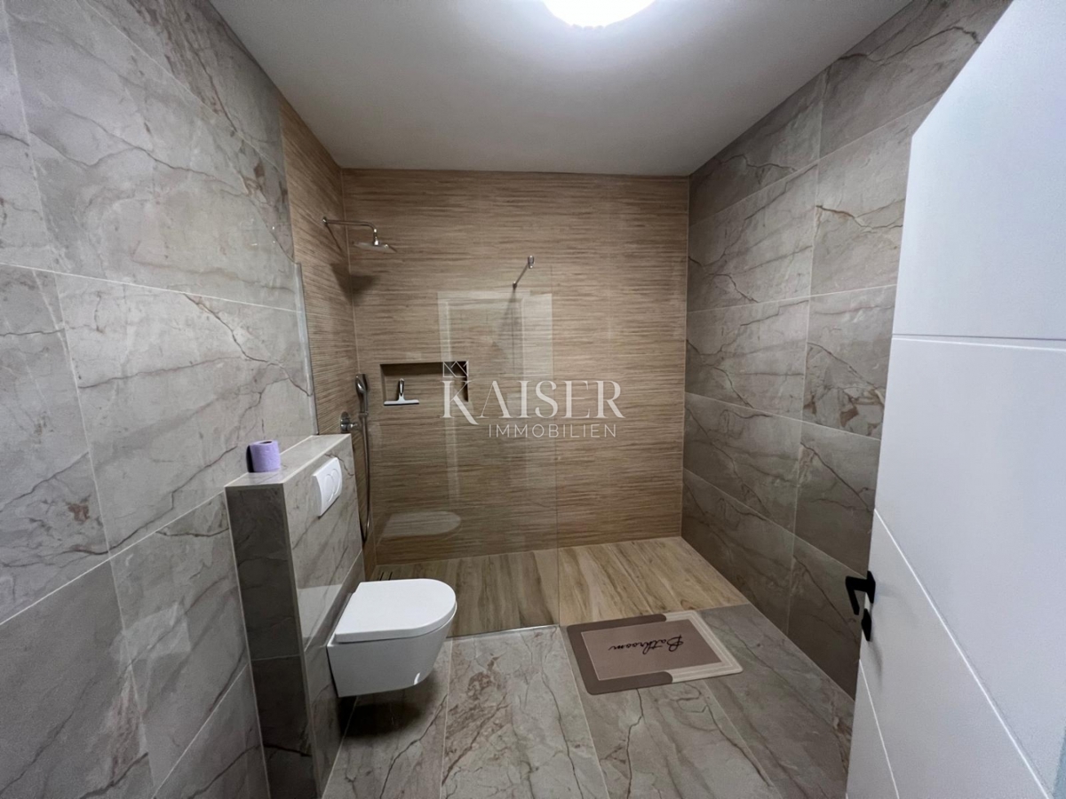 Srima, Vodice - Moderna casa a tre piani (S1) con vista mare