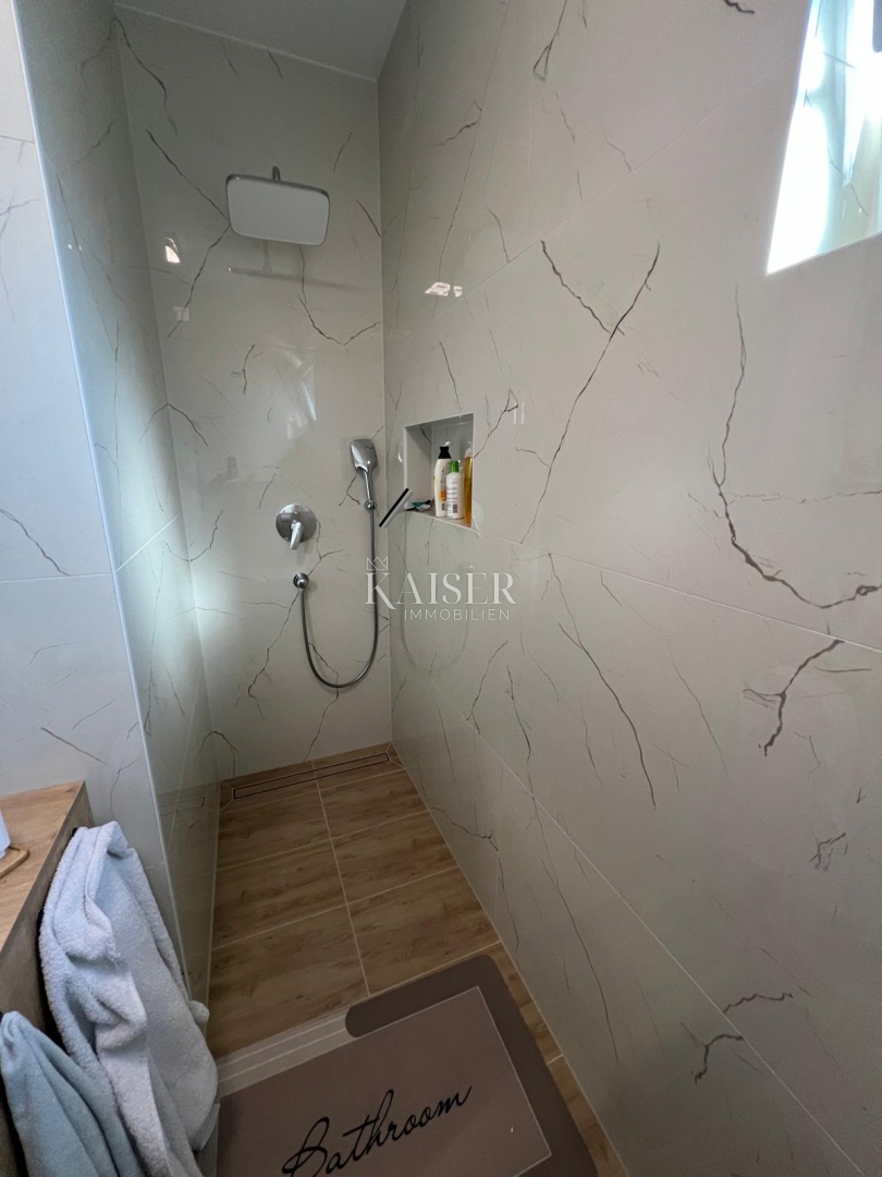 Srima, Vodice - Moderna casa a tre piani (S1) con vista mare