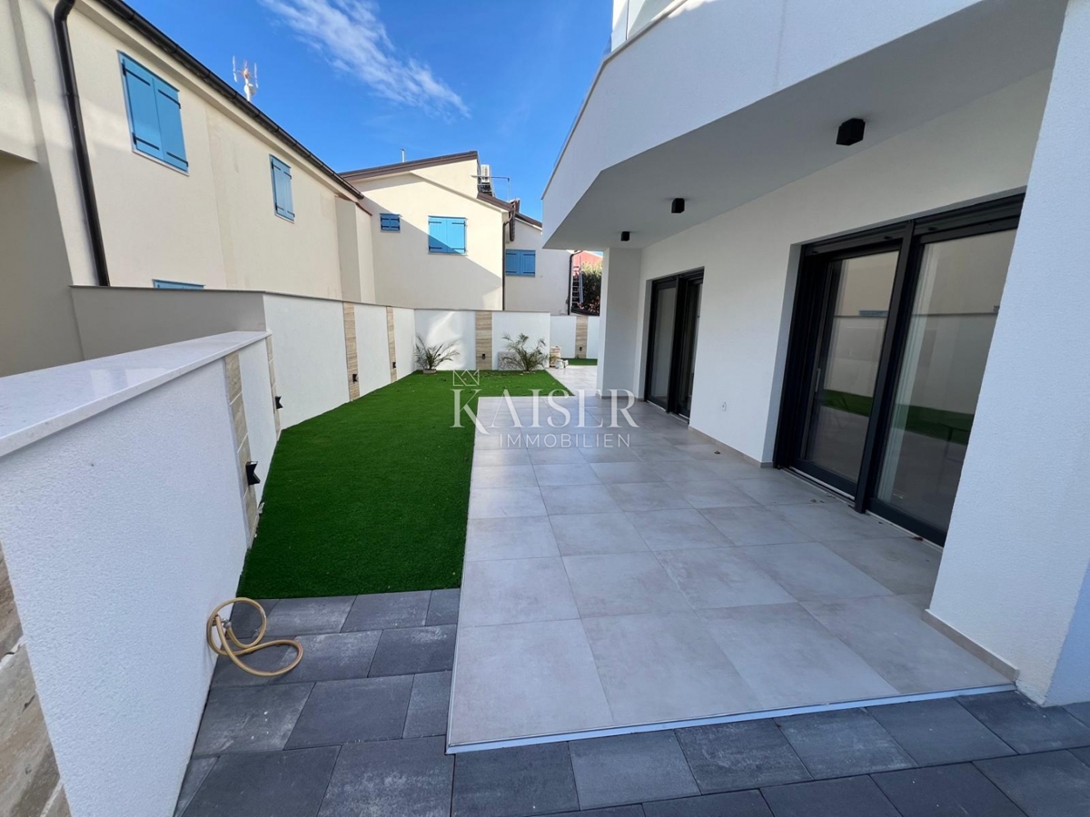 Srima, Vodice - Moderna casa a tre piani (S1) con vista mare